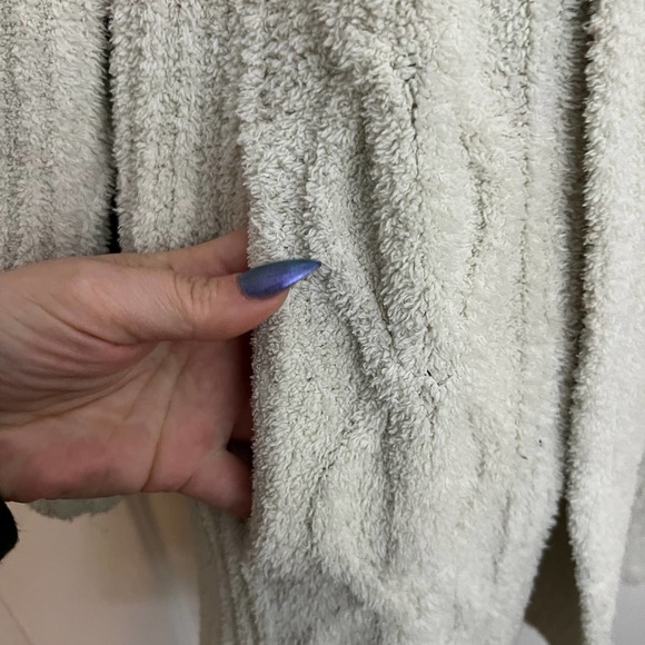 Barefoot dreams cozychic cable cardigan size large - Picture 7 of 8